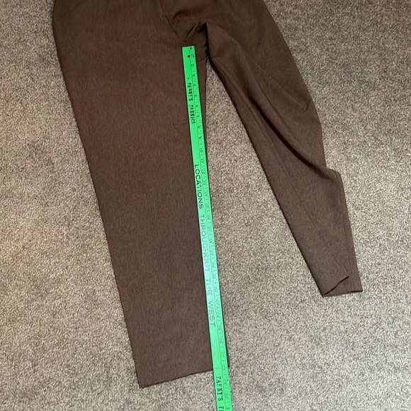 Professional look suit, lightweight, suede collar and buttons. - Picture 8 of 8